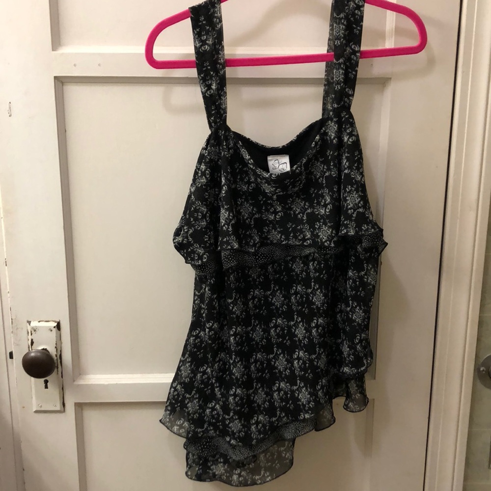 Black/white tank top.